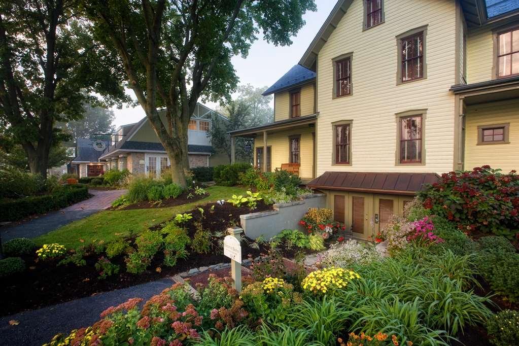 The At Village, A Historic Of America Inn Leola