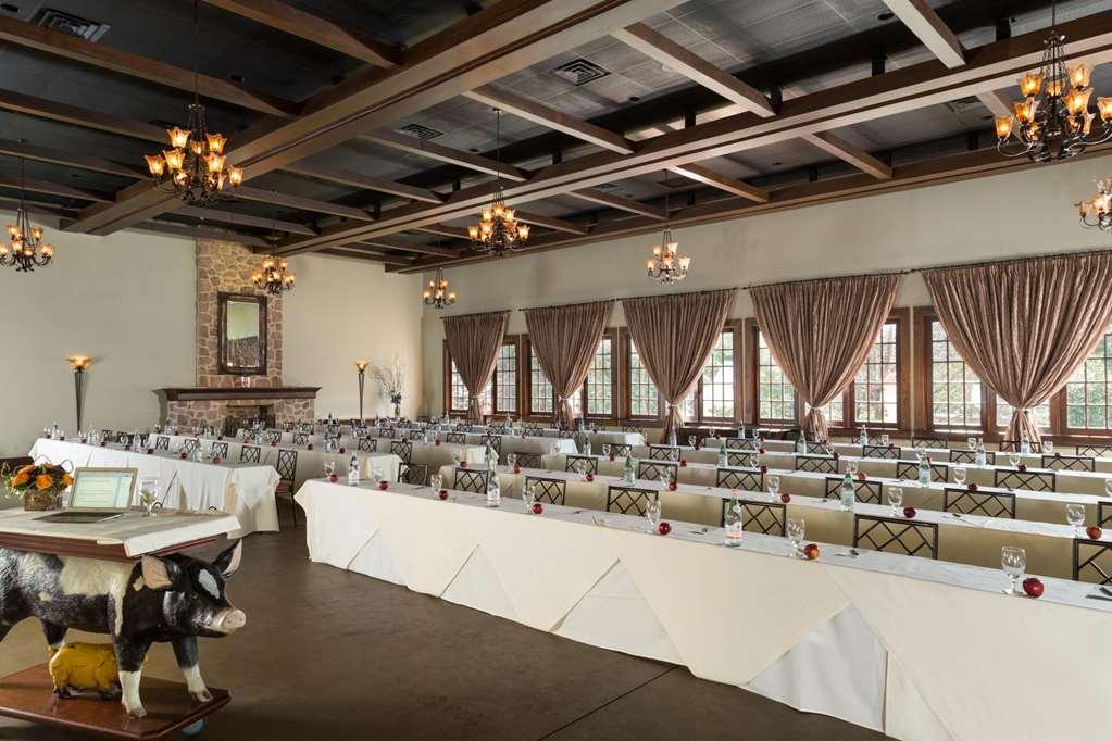 The At Village, A Historic Of America Inn