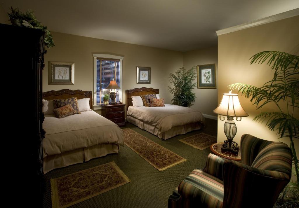 The At Village, A Historic Of America 4* Leola